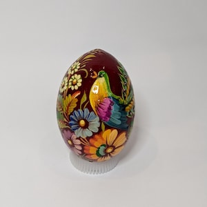 Ovo de Páscoa ucraniano - decorações tradicionais de Páscoa feitas à mão com pintura Petrykivka - presente para a Páscoa