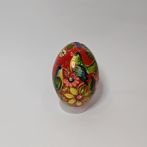 Ovo de Páscoa ucraniano - decorações tradicionais de Páscoa feitas à mão com pintura Petrykivka - presente para a Páscoa