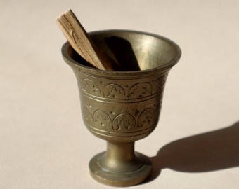 Messing wierookhouder vintage kaarsvat geëtste metalen beker altaar spiritueel huis accent rustiek boho kelk vaas housewarming cadeau uniek