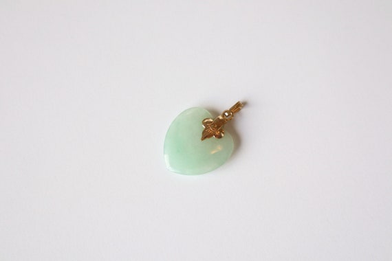 Large 14k Gold Jade Heart Pendant - image 5