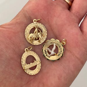 Vintage Seattle Charm Washington Gold Filled Souvenir State Pendentif Collection Médaillons Style Années 70 Rétro Nord-Ouest Ville Bijoux Petit