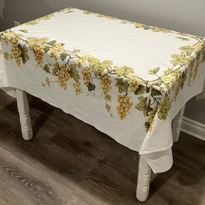 Vintage Fall Rectangle Tablecloth with Grapes