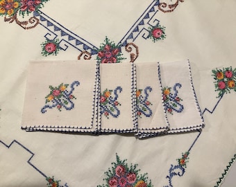 Vintage Cross Stitched Tablecloth with 4 Napkins