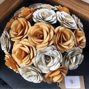 x20 Paper roses caramel and sheet music themed + Bucket Display vase Valentine Day Gift, Mother&#39;s Day Gift, Rose Bouquet,paper flowers