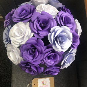 x20 Rose di carta a tema viola + Vaso con secchiello, regalo per San Valentino, regalo per la festa della mamma, bouquet di rose, idee regalo, fiori con pagine di libri