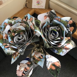 x2 Rosas con foto personalizada + jarrón botella. Personalizado con tus fotos de cualquier ocasión. Envíe un mensaje para discutir el pedido antes de la compra.