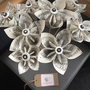 Fiori di carta origami kusudama, fiori di carta a tema spartiti, fiori per matrimoni per decorazioni per la casa, occasioni speciali,
