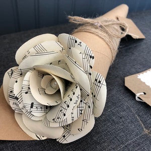 Cadeaux de mariage rose unique avec étiquette personnalisée. Rose simple, roses emballées, cadeau rose simple, cadeaux personnalisés cadeaux pour enseignants