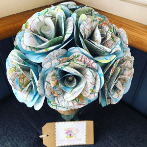 Rose di carta a tema viaggio x10 + vaso bottiglia, centrotavola, idee regalo, bouquet da sposa, shabby chic, rose mappa