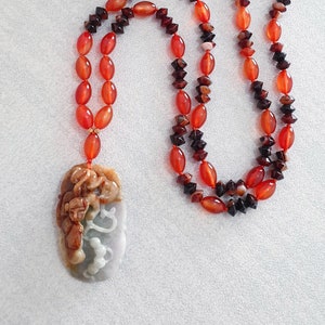 Karneol Achat Halskette mit Braun Grün Jadeit Jade Anhänger, Klasse A Burma Jade Edelstein Perlen Schmuck, Affen schnitzen