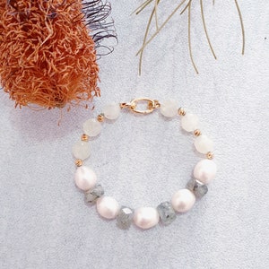 Weiße Perle Prehnit Gelbgold Armband, Edelsteinperlen Statement Schmuck, Geschenk für sie, Juni Geburtsstein, Geburtstagsgeschenk, Brautschmuck