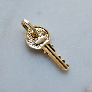 14k Petite Yellow Gold Key Pendant Small Good Luck Charm Necklace Medalla Llave Oro Real
