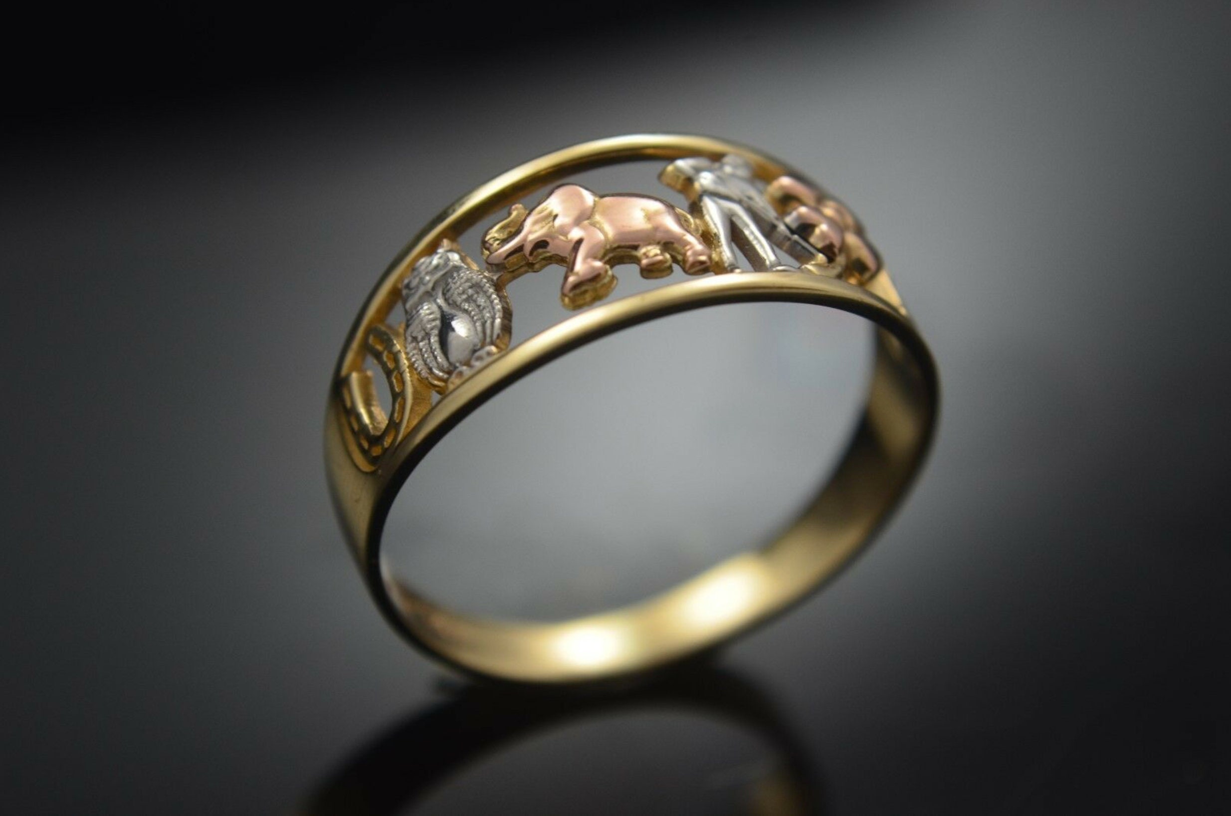Anillo de la suerte de oro hotsell