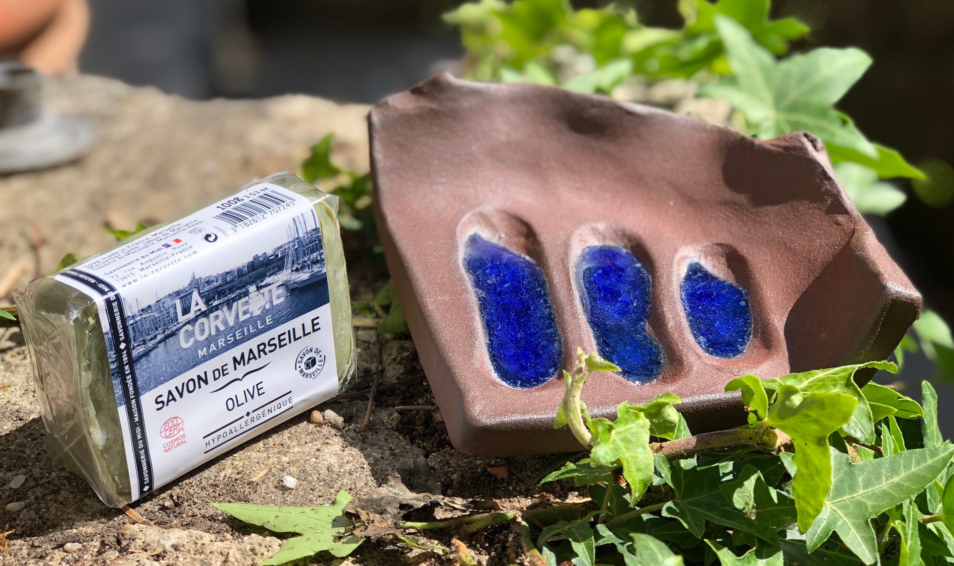 Porte-Savon en Grès et Son Savon Bio