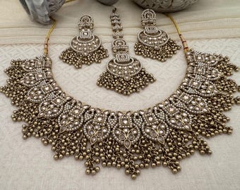 Antique Gold Indian Bridal Jewelry Set: Necklace, Earrings, Mangtika