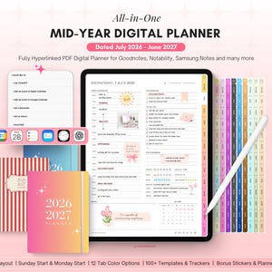 Puede incluir: Una agenda digital titulada All-in-One Mid-Year Digital Planner Dated July 2026 - June 2027. La imagen muestra la pantalla de una tableta con una página de programación diaria, un lápiz óptico, varias portadas de agenda y pestañas de colores.