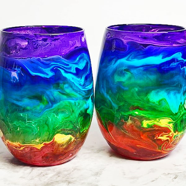 Copas de vino arcoíris pintadas a mano, arte de resina, copas de vino sin tallo, artículos de bar únicos y coloridos, cristalería colorida, copas para cenas.