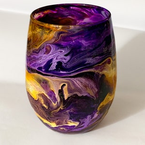 Hand Painted Purple and Gold Drinking Glasses, Stemless Wine Glass, Cocktail Glasses, Unique Barware, Resin Art Glasses, Colorful Home Decor