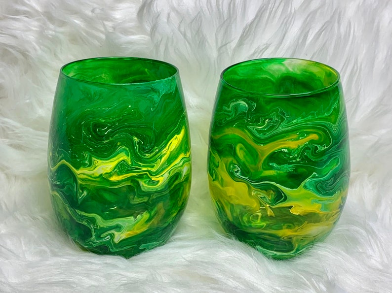 Green and Yellow Oregon Ducks Stemless Wine Glasses Set of 4 Wine Glasses Hand Painted Wine Glasses Resin Art Epoxy Cocktail Glass image 4