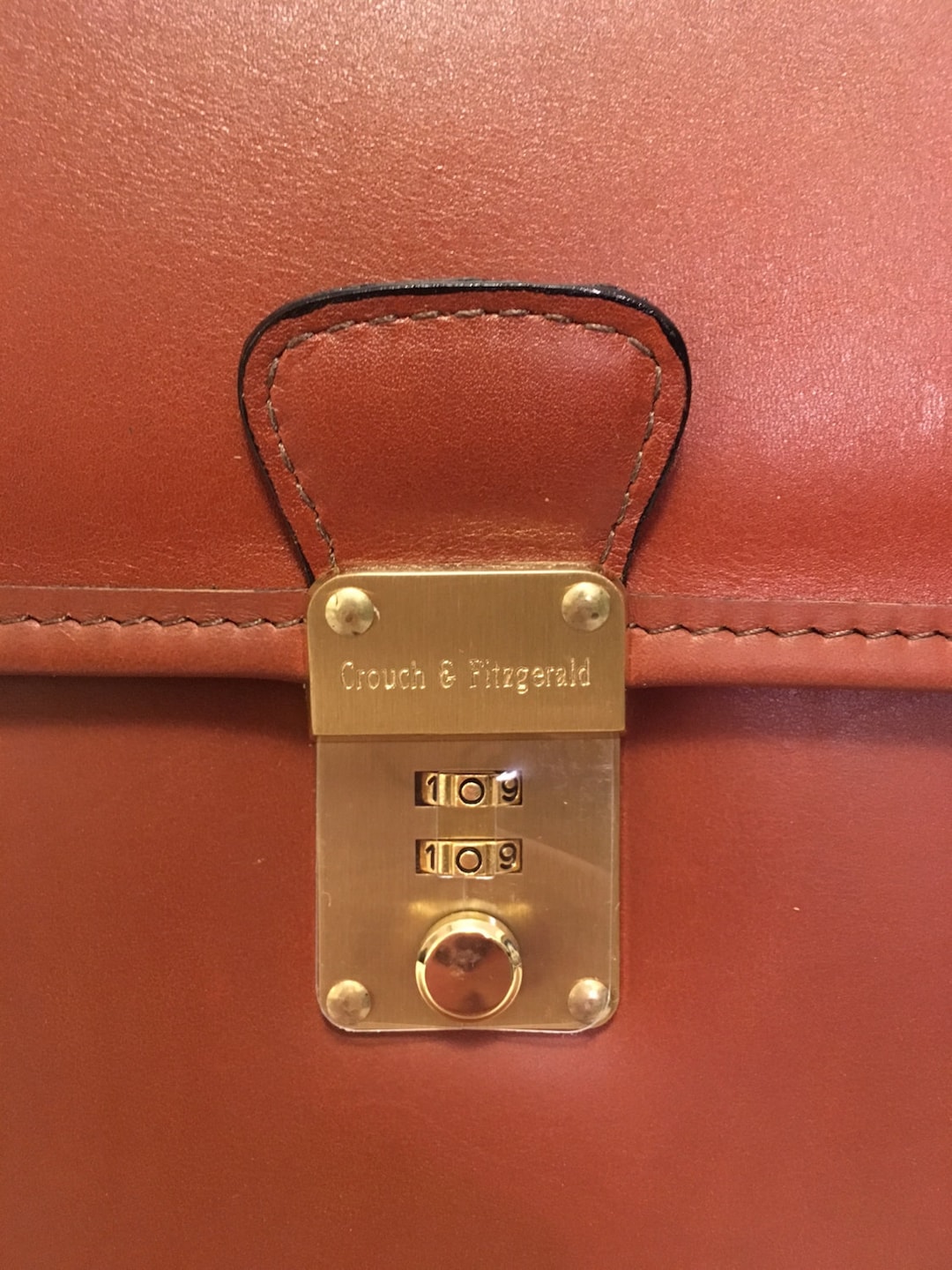 Authentic Tan Crouch & Fitzgerald Genuine Leather Men display picture 2