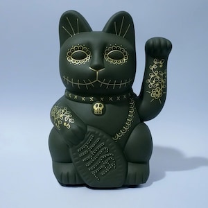手描きのラッキーキャット - オリーブとゴールドのカトリーナ - 7 インチ - 18 cm