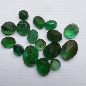 15 PCs Natural Crystal Emerald Crystal Druzy Stone, Green Emerald Raw Gemstone, Mixed Shape Untreated Emerald 3-6MM, Specimen Emerald Druzy