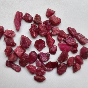 Natural Raw Ruby Rough Stone: July Birthstone Crystals (20 Pieces, 4-6MM)Faceting Ruby Nuggets GEMS/Ruby Uncut Jewelry Raw Gemstones