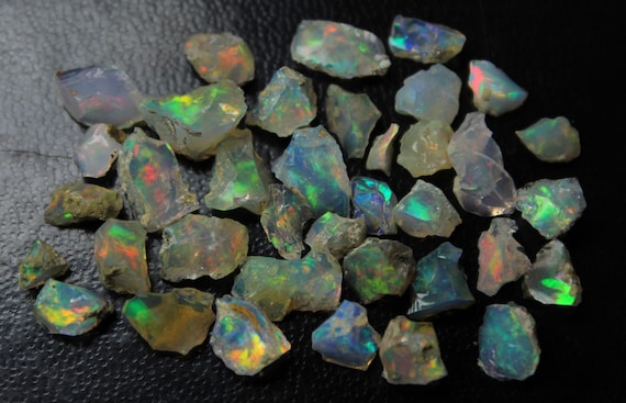 エチオピア産オパール原石10個：マルチファイア原石結晶（3～8mm