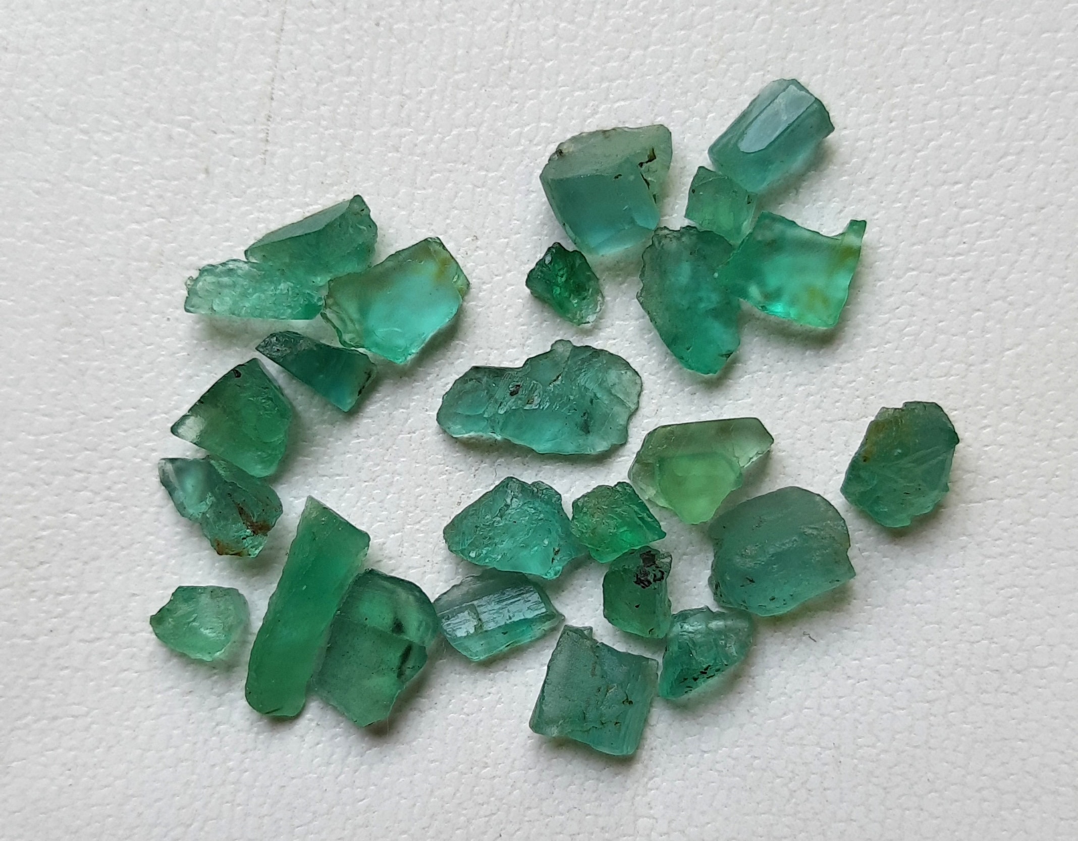 25 Pcs Top Quality Raw Emerald Rough Stone Natural Zambia Crystal Emerald 5 8MM Deep Green Emerald Slice Jewelry Specimen Emerald Cheeps Etsy UK