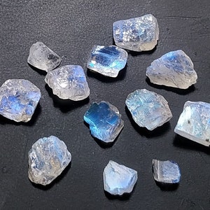 20 Pcs Raw Moonstone Rough: Natural Blue Flash Gemstone Specimens (2-12MM)