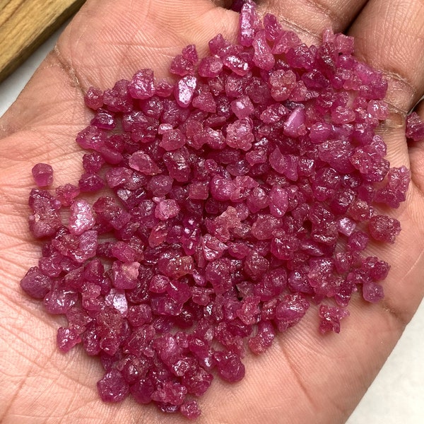 10Pieces Wholesaler Red Sapphire Rough GEM/Raw Sapphire Nuggets Stone/Faceting sapphire Glass Filing Sapphire Jewelry Making Raw Gemstone