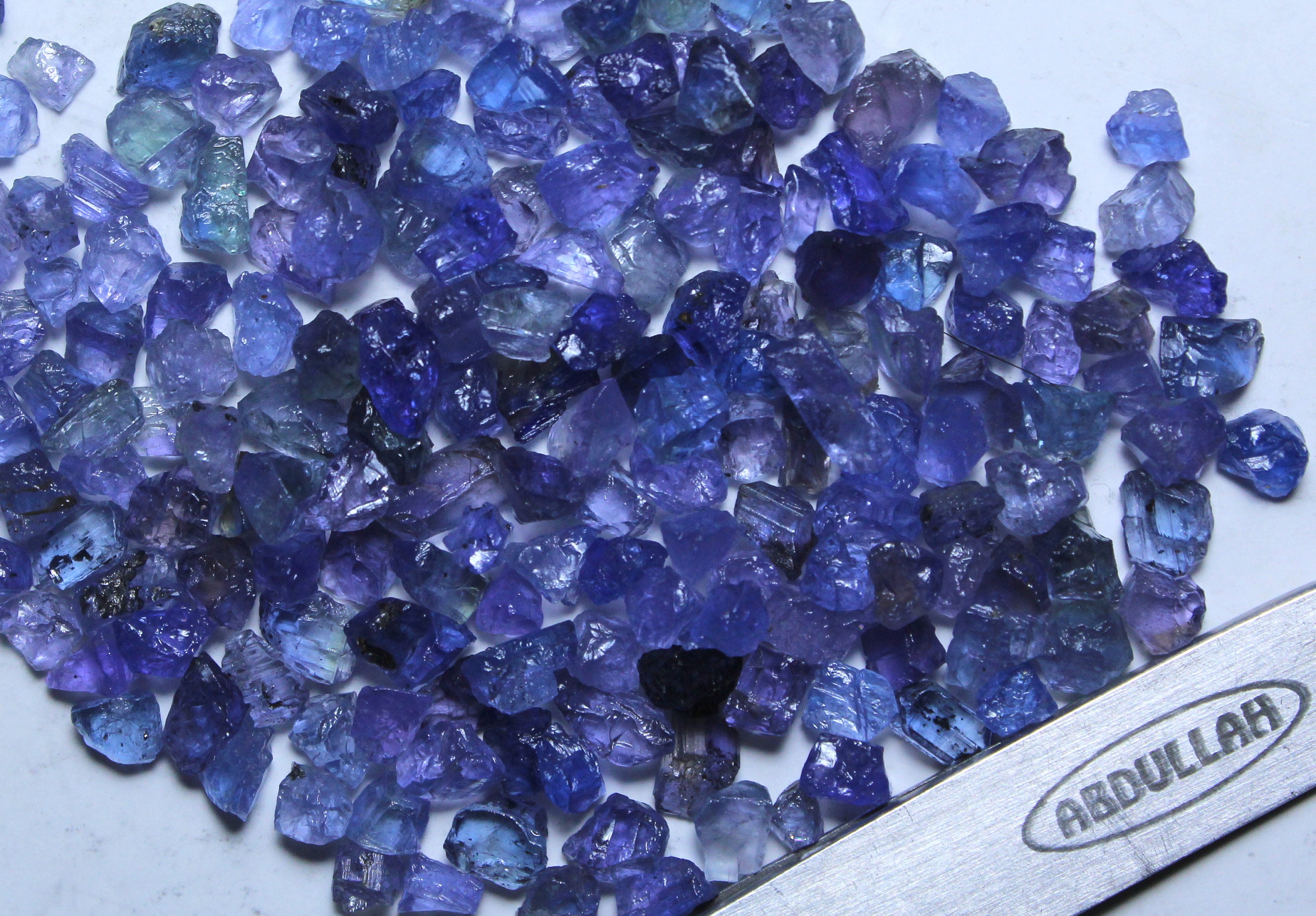 タンザナイト 原石　アフリカ産 タンザナイト「アフリカの至宝」と呼ばれる青紫の宝石 | ロキノログ