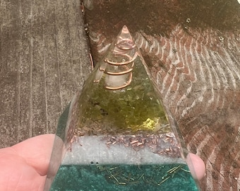 オルゴナイト®ピラミッド ロードナイト付き 2.25 インチ - Etsy 日本