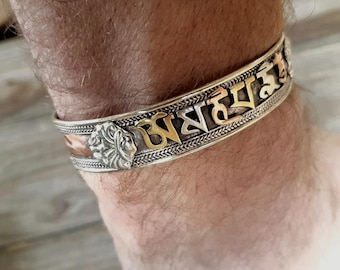 Braccialetto in rame con mantra buddista, braccialetto portafortuna, mantra buddista tibetano, braccialetto per la meditazione, braccialetto per lo yoga, braccialetto Om Mani Padme Hung