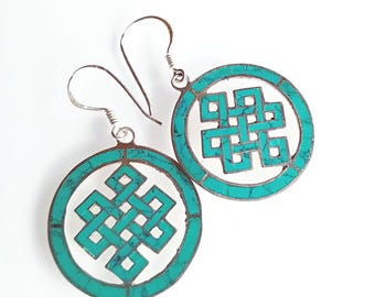 Pendientes budistas de plata con nudo infinito, joyería budista, amuleto de la suerte, pendientes de joyería tibetana, símbolo budista de la suerte en plata tibetana
