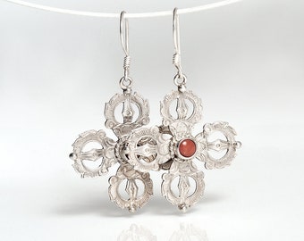 Srebrne kolczyki buddyjskie Dorje, biżuteria buddyjska, amulet na szczęście, kolczyki z tybetańskiej biżuterii, tybetański srebrny symbol szczęścia buddyjskiego