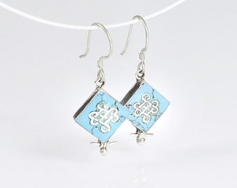 Srebrne kolczyki z turkusem buddyjskim z nieskończonym węzłem, biżuteria buddyjska tybetańska, kolczyki tybetańskie, srebro tybetańskie i turkus