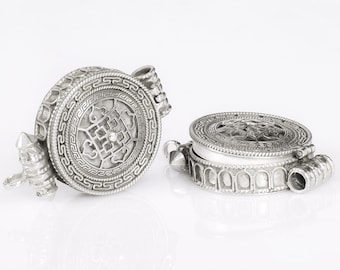Wisiorek z mandalą i buddyjskim ghau ze srebra próby 925, buddyjski gau, pudełko z mantrą i modlitwą, tybetańskie pudełko, zamknięte pudełko na szczęście,