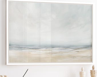Pintura de paisaje costero tranquilo en tonos azul/gris apagados y arena, impresión artística serena sobre papel mate.