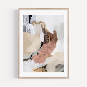 K&ouml;nnte beinhalten: Abstrakter Kunstdruck mit einem gerahmten Design, das eine Mischung aus beige, braunen, wei&szlig;en und rosafarbenen Farbschl&auml;gen zeigt.