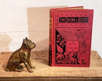 Libro antiguo ~ Tom Brown At Rugby - Tom Brown's School-Days ~ Escrito por Thomas Hughes ~ 1890 o anterior