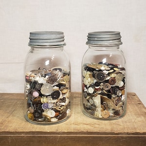Choice ~ Vintage Ball Perfect Mason Jar with Assorted Buttons ~ Zinc Lid ~ 1923-1933 Ball Jar