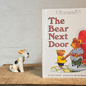 The Bear Next Door ~ An I Can Read Book ~ Story by Ida Luttrell ~ Pictures by Sarah Stapler ~ 1991