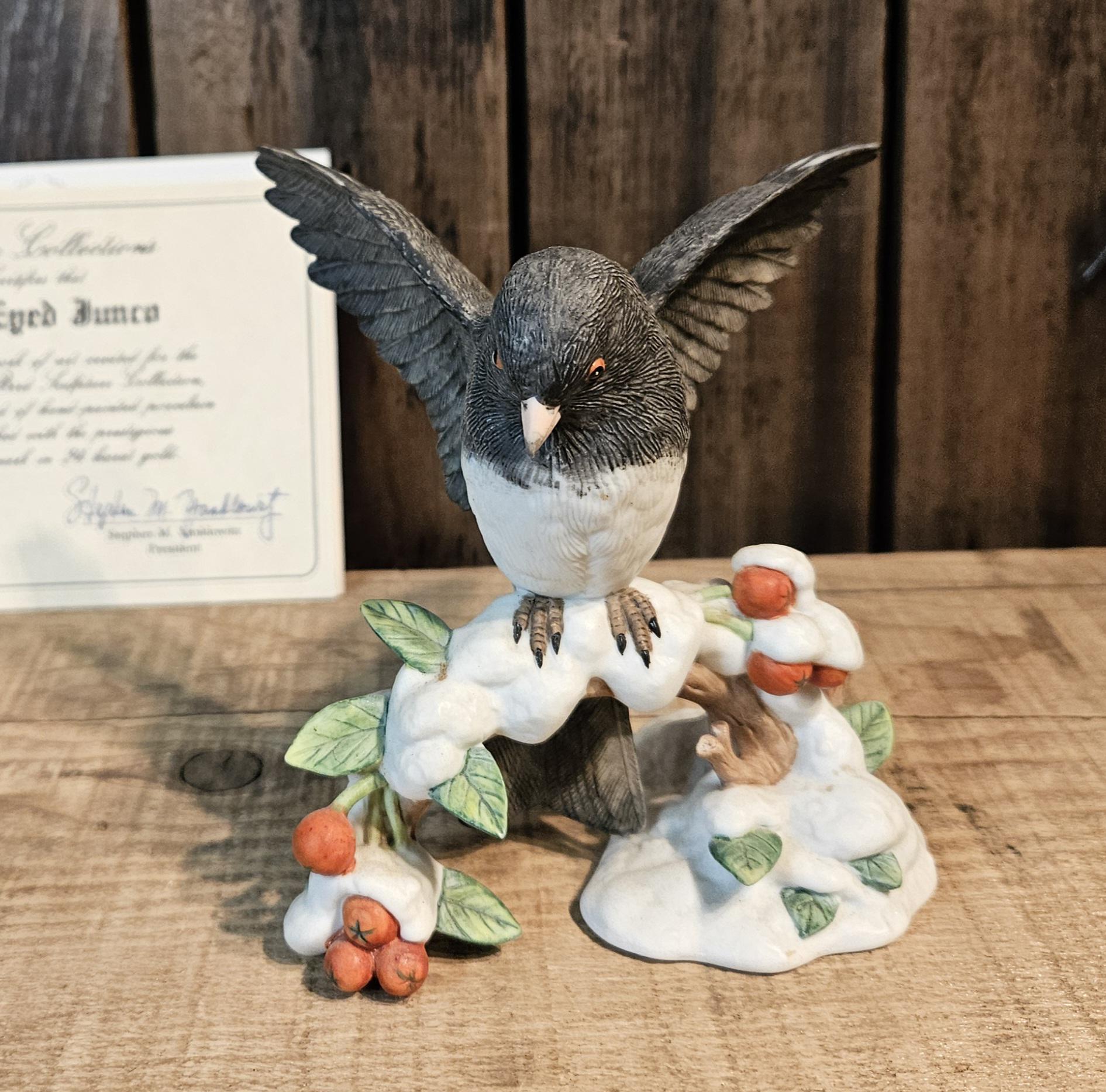 Junco Figurine - Etsy Finland