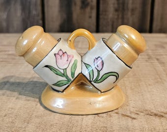 Salero y pimentero vintage de loza lustrosa en su soporte ~ Noritake ~ Hecho en Japón ~ Década de 1930