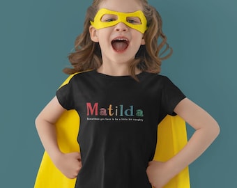 Inspiré de Mathilde la comédie musicale, style doux pour enfants, t-shirt à manches courtes, cadeau pour amateur de théâtre, cadeau pour amateur de comédie musicale, cadeau de scène, cadeau d'anniversaire