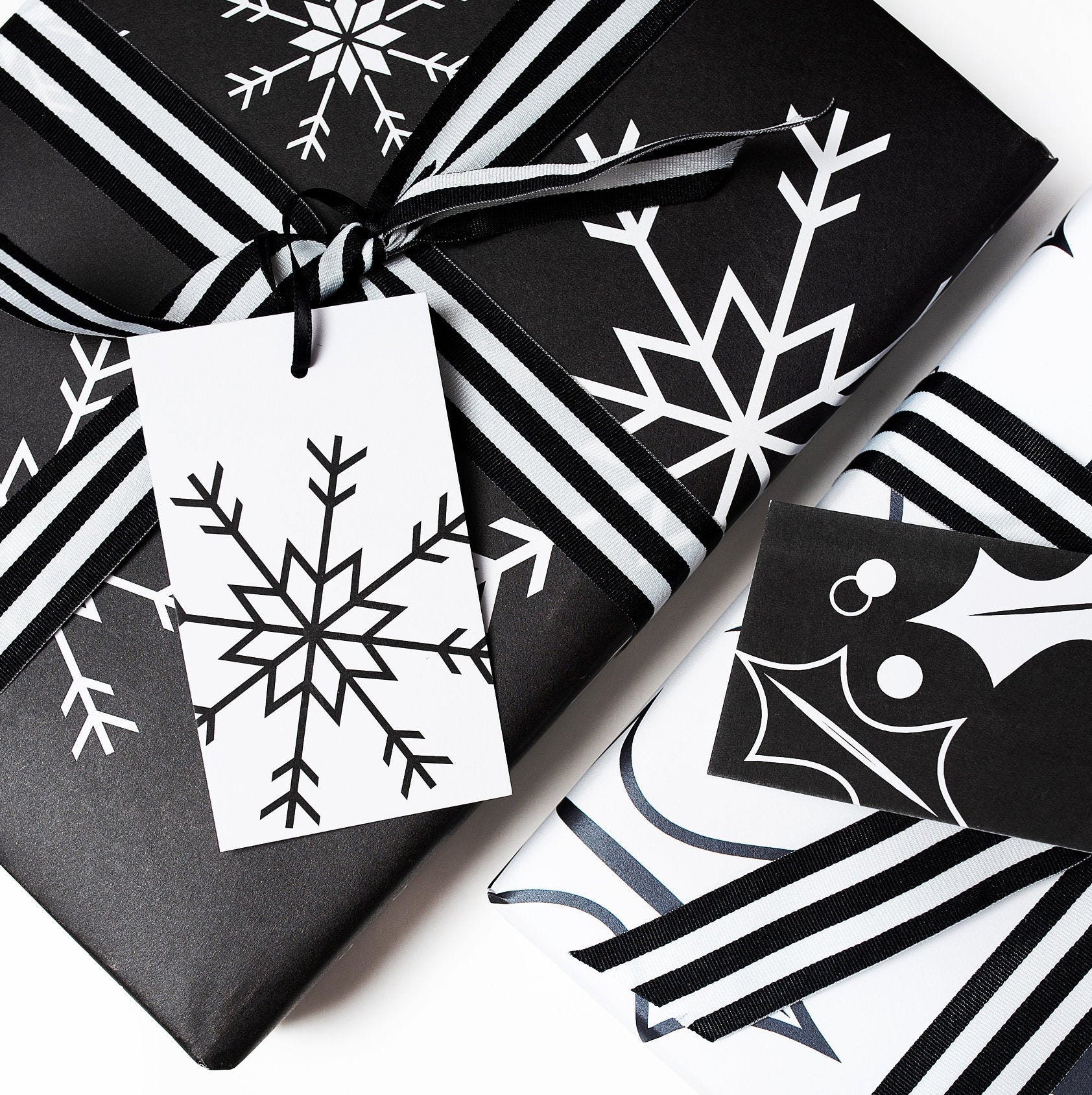 Eco-friendly Black and White Christmas Wrapping Paper Sheets From