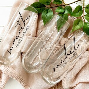 Personalized Champagne Flute/ Gift for Bridesmaid/ Maid of Honor/ Bachelorette party Flutes/ Bridesmaid Champagne Glasses/Bridal party Gift