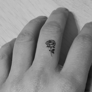 9 tatuaggi di rose / rosa nera / tatuaggi temporanei / tatuaggi sul polso / tatuaggio / tatuaggio finto / bianco e nero / fiore