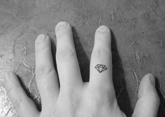 Diamond Finger tattoo. 📱:+919967301133 @mumbaitattoocolaba @bigguystattoo  www.bigguystattoo.in Address… | Diamond finger tattoo, Small diamond tattoo,  Ink tattoo